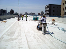 研磨機械を使った撤去工事