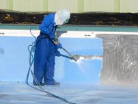 ウォータージェットでプール塗膜剥離の施工