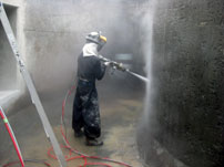 ウォータージェットを使ったコンクリート製タンク内のハツリ・目嵐・表面処理・除去