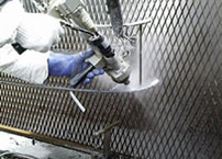 ウォータージェットを使った塗料などの付着物の除去・クリーニング