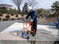 ウォータージェット　　アクアセルローター床用を使った塗膜材の撤去・剥離